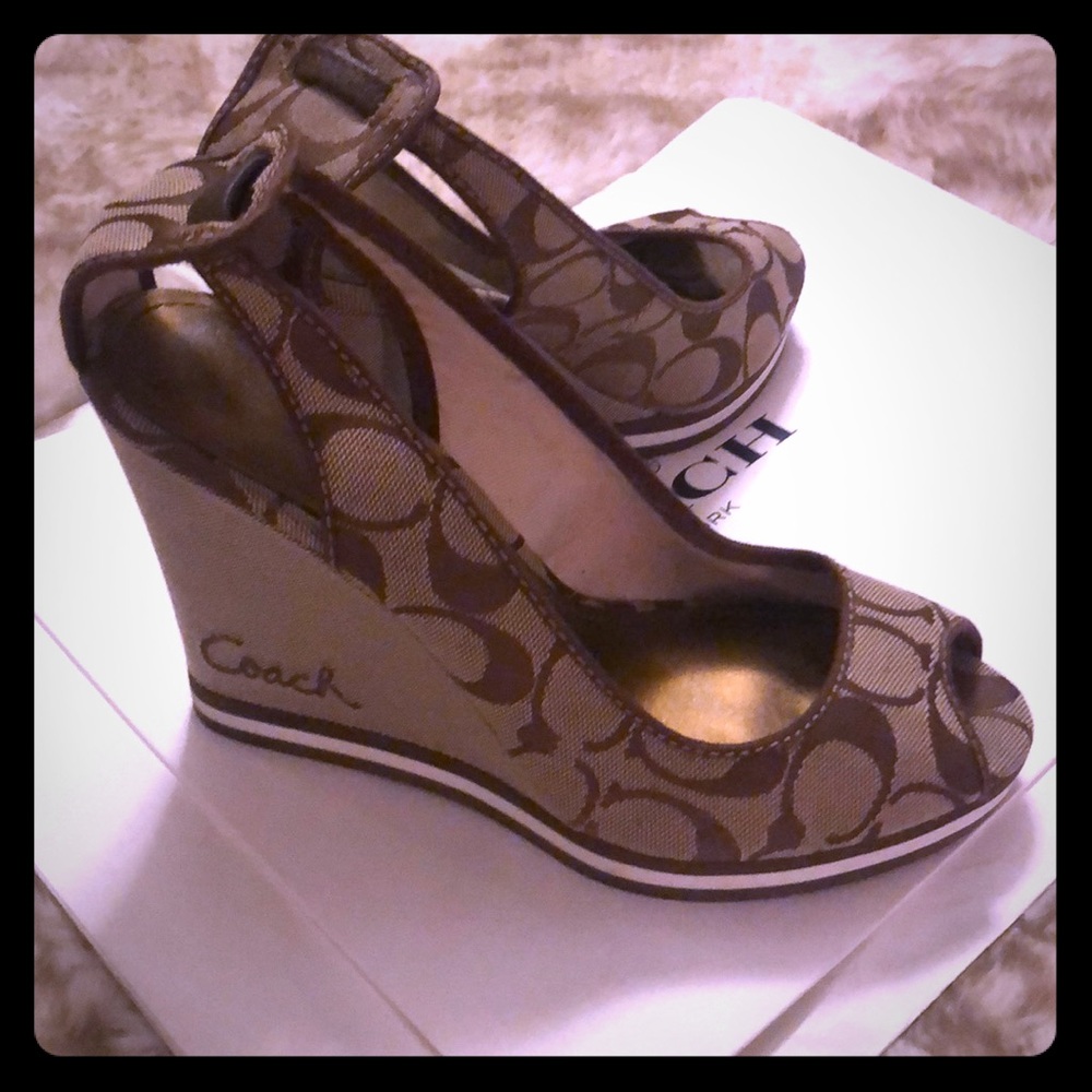 Coach wedge heals